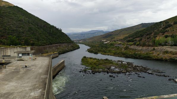 Mit dem Auto von Porto dem Douro entlag