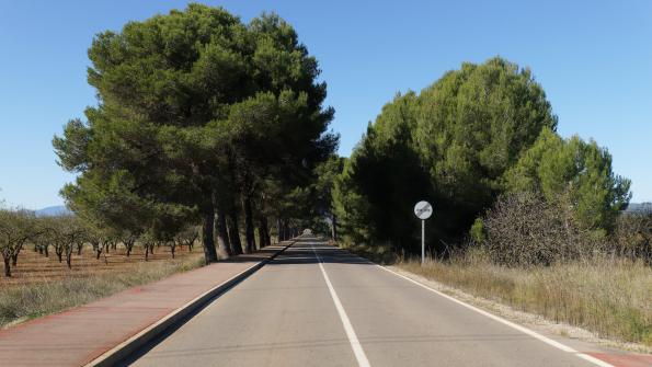 Strasse zum römischen Bogen von Cabanes