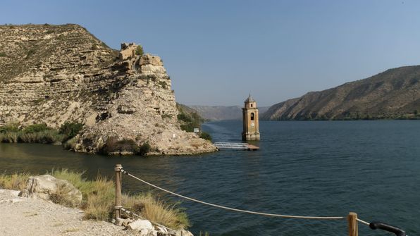 Torre de la antigua iglesia de Fayón