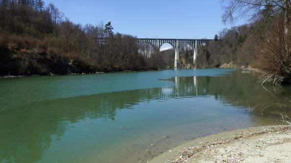 Auf dem Schiffenensee Grandfey-Brücke 