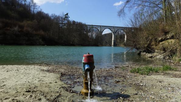 Auf dem Schiffenensee Grandfey-Brücke 