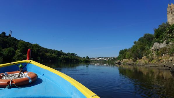 Mit dem Boot zur Burg von Almourol Portugal