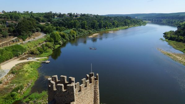  Burg von Almourol Portugal, mit dem Fluss Tejo