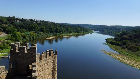  Burg von Almourol Portugal, mit dem Fluss Tejo