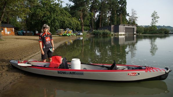 Mit dem Kayak auf dem ruhigen Murtensee
