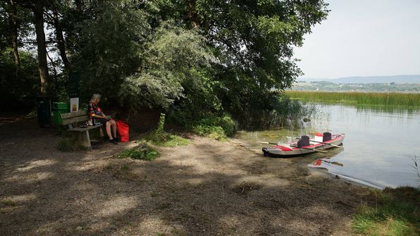 Mit dem Kayak auf dem ruhigen Murtensee, Pause Grenspitz